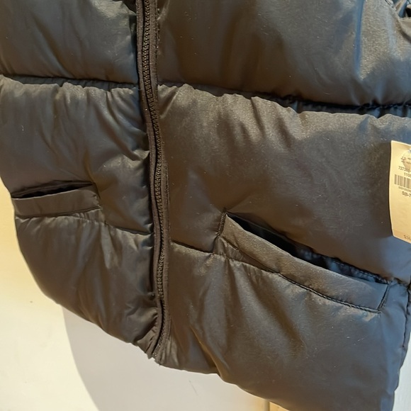 NWT Old Navy Kids Black Quilted Puffer Vest (Size: 6-7) - Picture 3 of 6